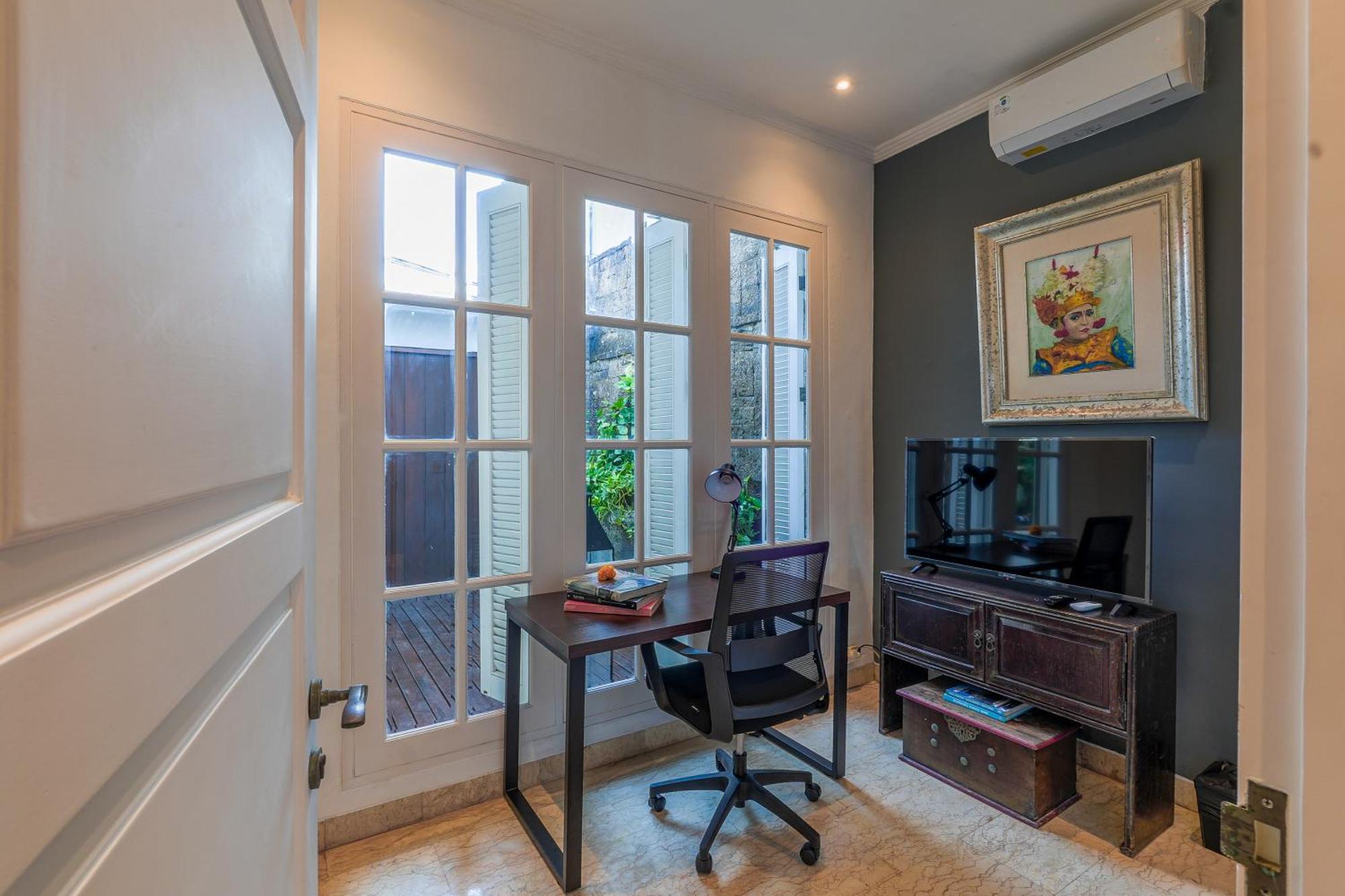 Villa Mosan House - Unique Art-filled Gem In Perfect Location A Short Walk From The Or Square Including Ac Office For Remote Working Seminyak (Bali)